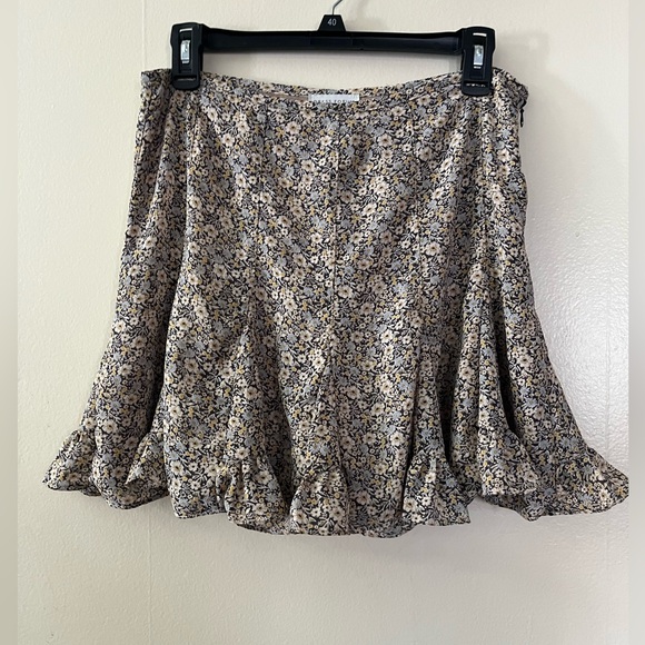 Dress Forum Dresses & Skirts - Dress forum flowy floral skirt with light weight shorts built in!